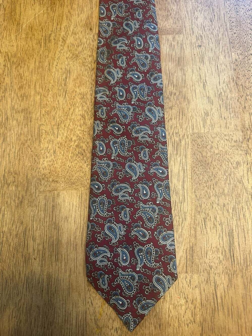 Daniel Hechter Paris Men's Burgundy Silk Paisley Necktie